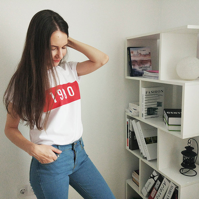 1980 casual Woman's graphic tee